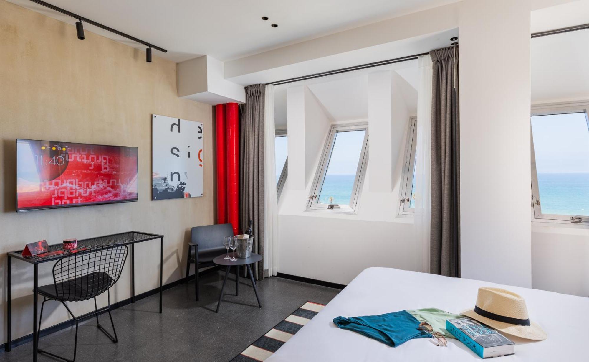 Brown Brut Seafront Hotel, A Member Of Brown Hotel 4*